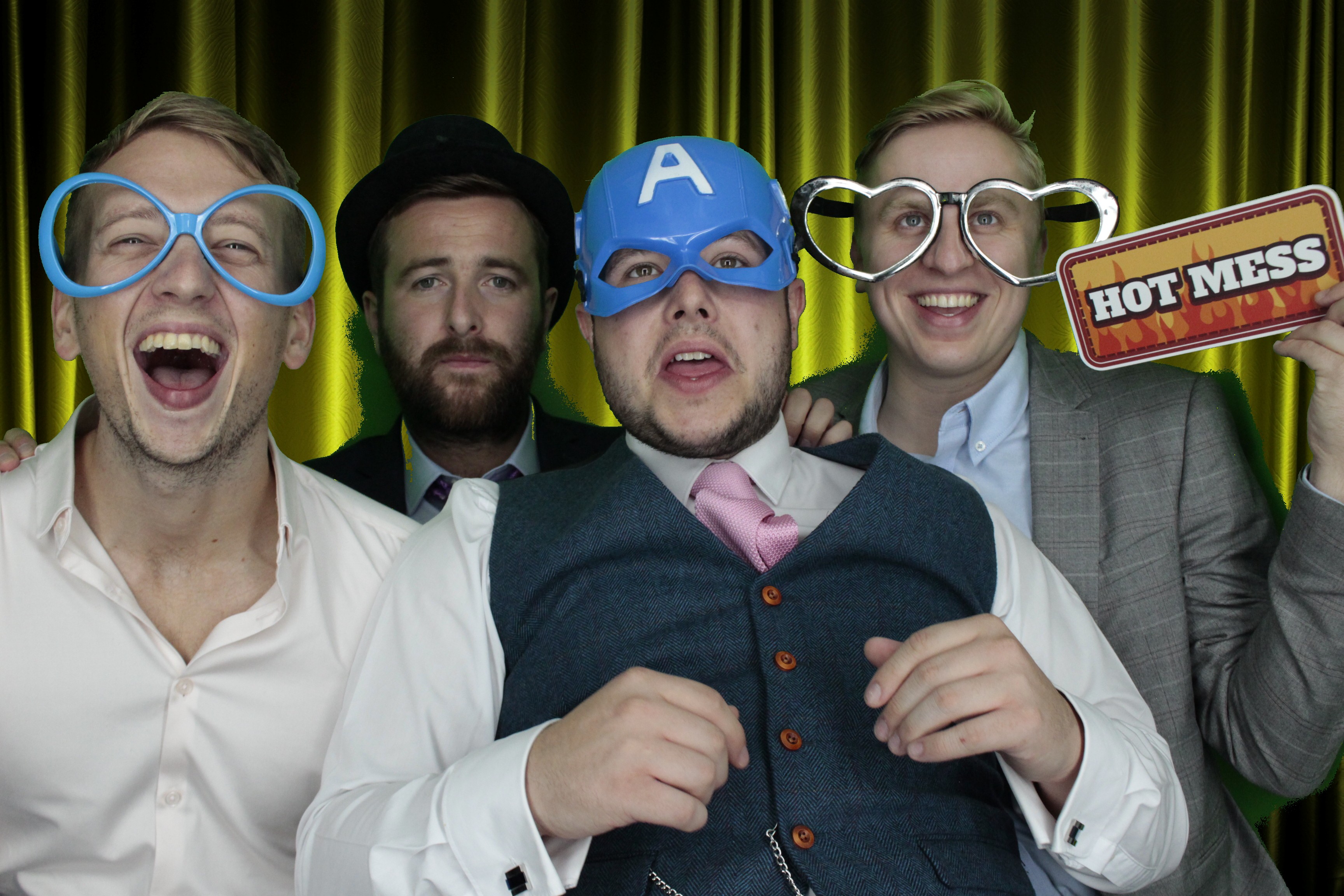 Mr & Mrs Bowles | View more photos from the event at gallery.myphotoboothexperience.co.uk/u/MyPhotoBoothExperienceLtd/Mr-Mrs-Bowles